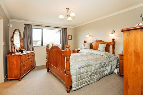 Photo of property in 18 Mauchline Street, Wallacetown, 9816