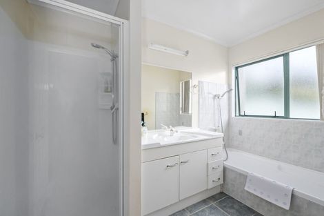 Photo of property in 30 Capricorn Place, Kawaha Point, Rotorua, 3010