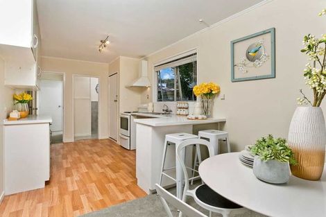 Photo of property in 2/12 Datura Place, Sunnynook, Auckland, 0620