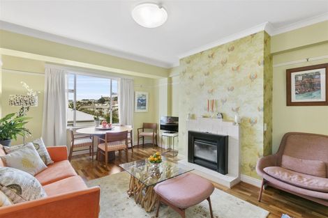 Photo of property in Owd Trafford Flats, 17 Brougham Street, Mount Victoria, Wellington, 6011