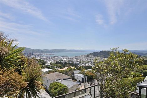 Photo of property in 35 Connaught Terrace, Brooklyn, Wellington, 6021