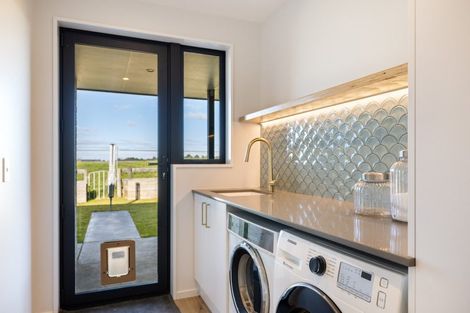 Photo of property in 8 Plover Avenue, Amberley, 7410