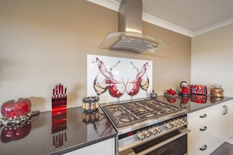 Photo of property in 15 Aspiring Drive, Poraiti, Napier, 4112