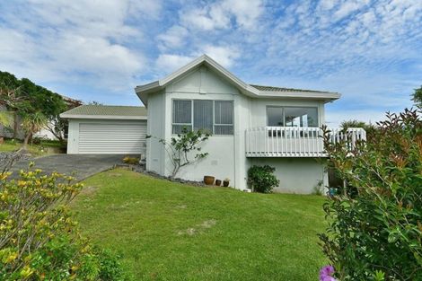 Photo of property in 21 Charlotte Street, Stanmore Bay, Whangaparaoa, 0932