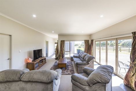 Photo of property in 711 Makerua Road, Tokomaru, Palmerston North, 4474