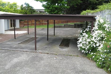 Photo of property in 2/135 Glenfield Road, Hillcrest, Auckland, 0626