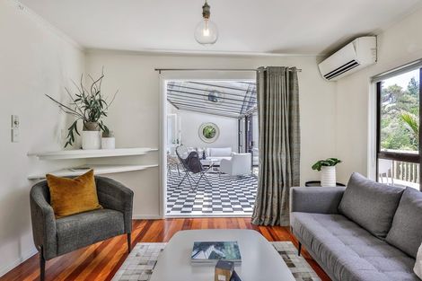 Photo of property in 37 York Road, Titirangi, Auckland, 0604