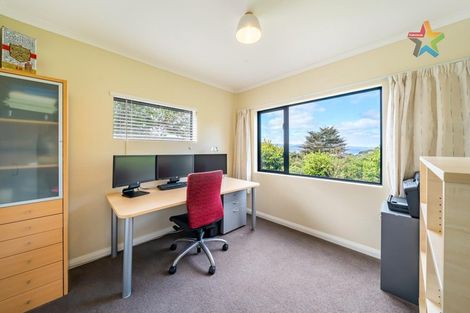 Photo of property in 188 Miromiro Road, Normandale, Lower Hutt, 5010