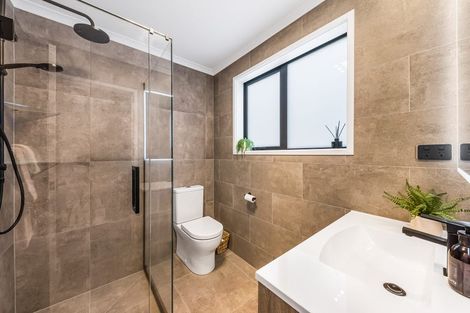 Photo of property in 2 Poroporo Lane, Wainui, Silverdale, 0992