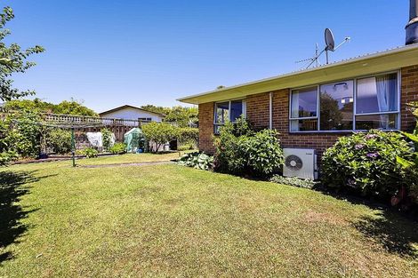Photo of property in 2/39 Awanui Street, Merrilands, New Plymouth, 4312