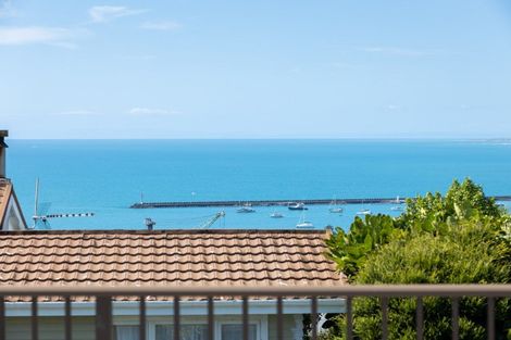 Photo of property in 14 Scott Street, Moturoa, New Plymouth, 4310