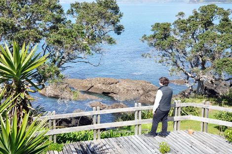 Photo of property in 11 Penguin Street, Leigh, 0985