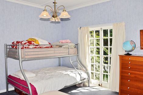 Photo of property in 11 Penguin Street, Leigh, 0985