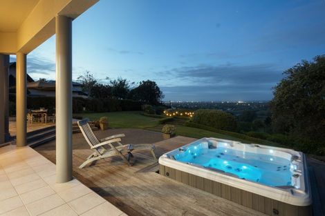 Photo of property in 70 Waicola Drive, Fitzherbert, Palmerston North, 4471