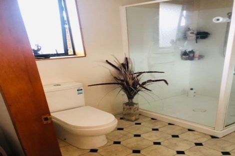 Photo of property in 5 Chilton Drive, Paraparaumu, 5032