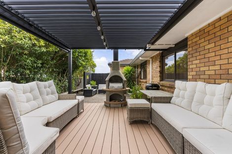 Photo of property in 2/9 Perendale Close, Somerville, Auckland, 2014