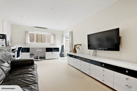 Photo of property in 21 Sapphire Place, Bayview, Auckland, 0629