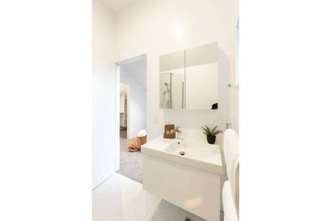 Photo of property in 2 Saint Martins Road, Saint Martins, Christchurch, 8022