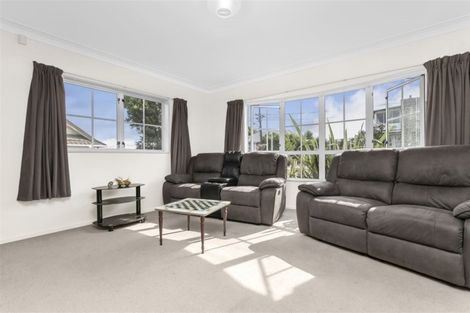 Photo of property in 2/10 Grande Vue Road, Hillpark, Auckland, 2102