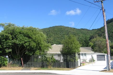 Photo of property in 14 Waimarama Grove, Birchville, Upper Hutt, 5018