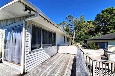 Photo of property in 28 Easton Park Parade, Glenfield, Auckland, 0629