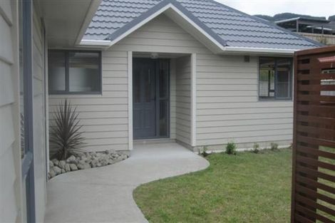 Photo of property in 12 Mcewen Crescent, Riverstone Terraces, Upper Hutt, 5018