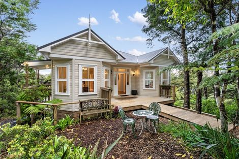 Photo of property in 4 Kereru Grove, Greenhithe, Auckland, 0632