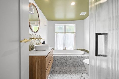 Photo of property in 5 Manuka Terrace, Eastbourne, Lower Hutt, 5013