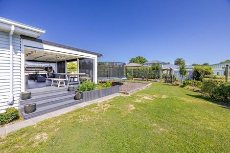 Photo of property in 21 Pitt Street, Clive, 4102