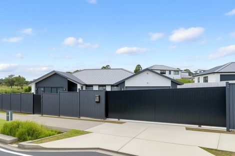 Photo of property in 7 Kiokio Place, Swanson, Auckland, 0614
