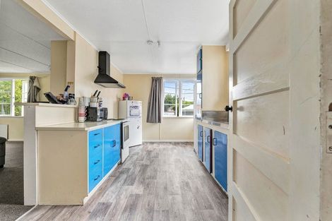 Photo of property in 2 Dixon Avenue, Hawera, 4610