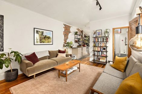 Photo of property in 180 Sutherland Road, Lyall Bay, Wellington, 6022