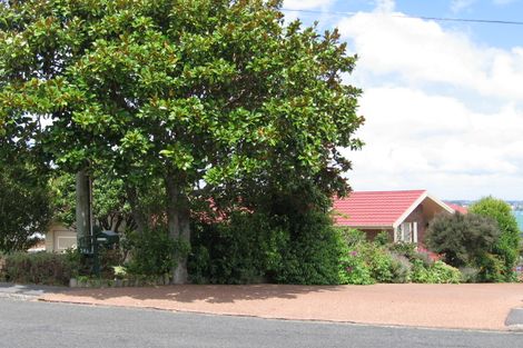 Photo of property in 2/24 Tizard Road, Birkenhead, Auckland, 0626