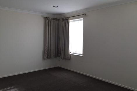 Photo of property in 8a The Rosebowl, Sunnyhills, Auckland, 2010