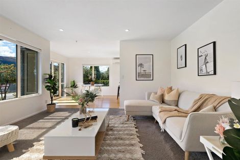 Photo of property in 33 Oregon Drive, Kelvin Heights, Queenstown, 9300