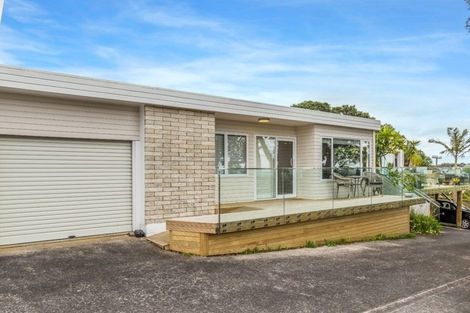Photo of property in 2/42 Beach Road, Castor Bay, Auckland, 0620