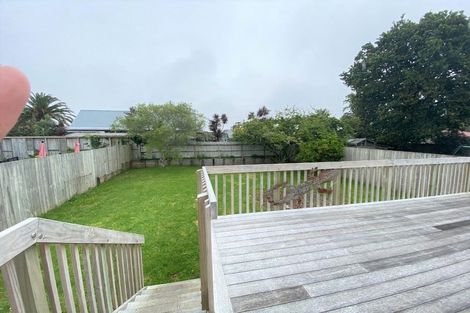 Photo of property in 20 Taipari Road, Te Atatu Peninsula, Auckland, 0610