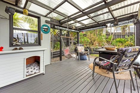Photo of property in 3 Denarius Lane, Glendene, Auckland, 0602