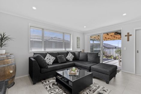 Photo of property in 11 Orchard Terrace, Riverhead, 0820