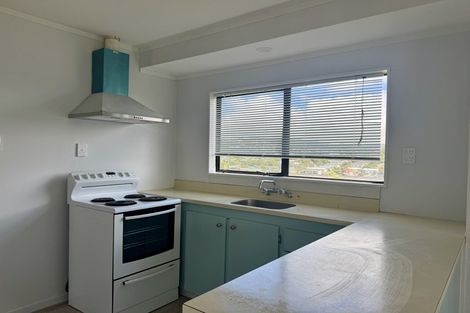 Photo of property in 14a Warrington Grove, Newlands, Wellington, 6037