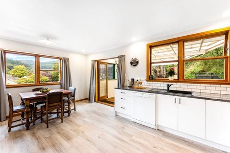 Photo of property in 18 Pinehaven Road, Pinehaven, Upper Hutt, 5019