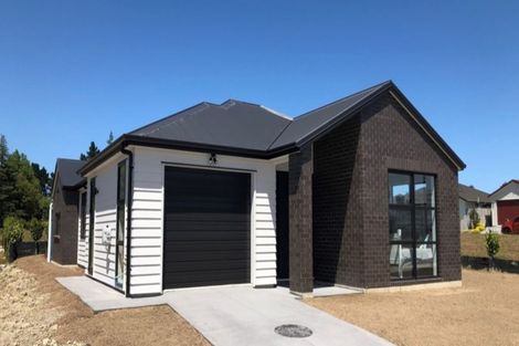 Photo of property in 53 Vinistra Road, Kumeu, 0810