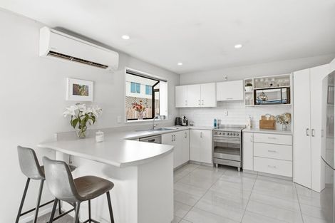 Photo of property in 3/118a Sawyers Arms Road, Northcote, Christchurch, 8052