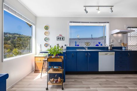 Photo of property in 1 Zande Terrace, Tawa, Wellington, 5028