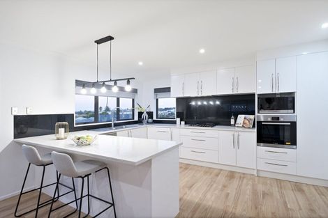 Photo of property in 12 San Casello Rise, Henderson, Auckland, 0612