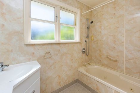 Photo of property in 62 Hillside Drive, Maoribank, Upper Hutt, 5018