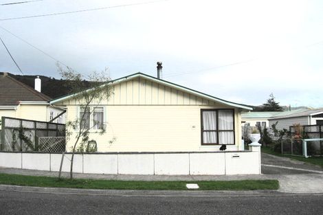Photo of property in 10 Glen Alice Grove, Naenae, Lower Hutt, 5011