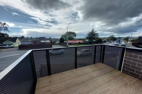 Photo of property in 1/1 Fruitvale Road, New Lynn, Auckland, 0600