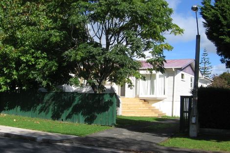 Photo of property in 6 Bayside Avenue, Te Atatu Peninsula, Auckland, 0610