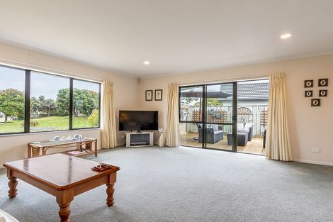Photo of property in 32 Hadleigh Court, Paraparaumu, 5032